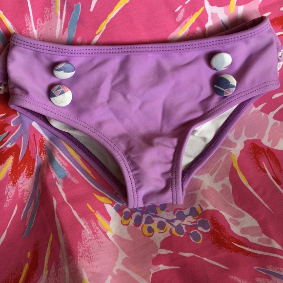 Girl kini - Picture 3 of 4